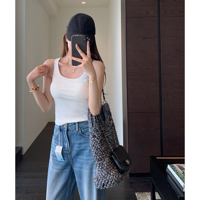 
AMR UU paired with artifacts for four seasons wearable vest tops comfortable with chest pads and a short-sleeved T-shirt for women