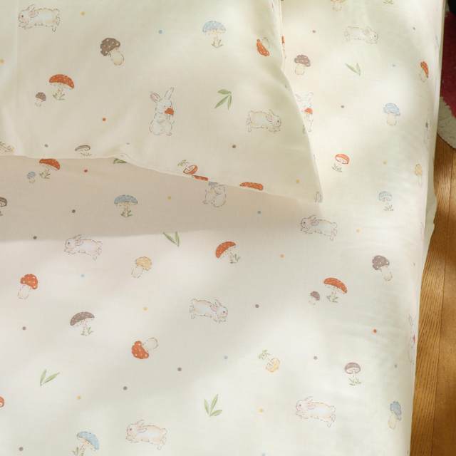 Bunny picking mushrooms, mother and baby, type A double layer gauze, four seasons cute pillow case, cotton pure cotton pillow case, pair of package