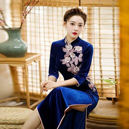 Long ceremonial dress cheongsam 2023 new classical training clothes show velvet cheongsam in spring and old age