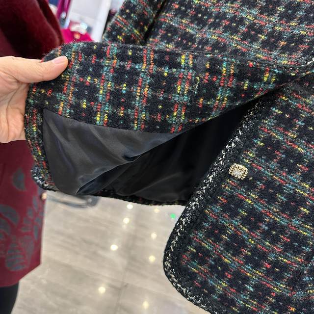 Fashionable mother's style small fragrant style short coat 2025 spring and autumn new style foreign style middle-aged woolen coat top