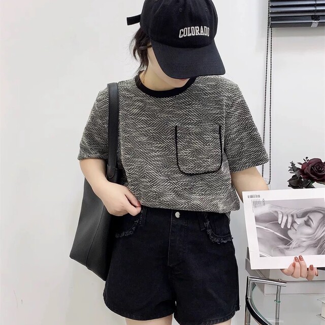 Short-sleeved single pocket knitted small fragrance style T-shirt for women 225L81651 spring and summer new design round neck loose top

