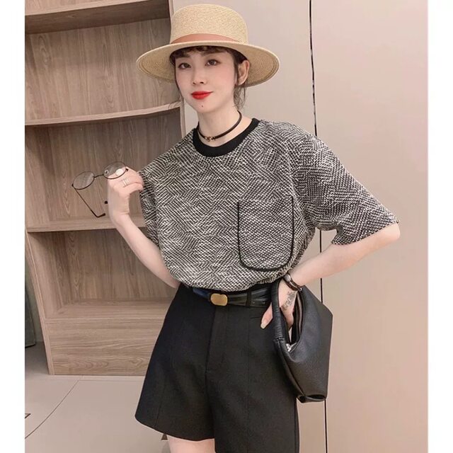 Short-sleeved single pocket knitted small fragrance style T-shirt for women 225L81651 spring and summer new design round neck loose top

