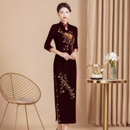 Cheongsam mother wedding dress 2023 autumn and winter new high-end gold velvet temperament Shemale wedding dress