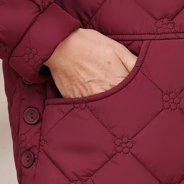 Middle-aged and elderly women's clothing, mother's clothing, small cotton-padded jackets, autumn and winter light and short, old ladies' down cotton-padded coats, grandma's cotton-padded clothes