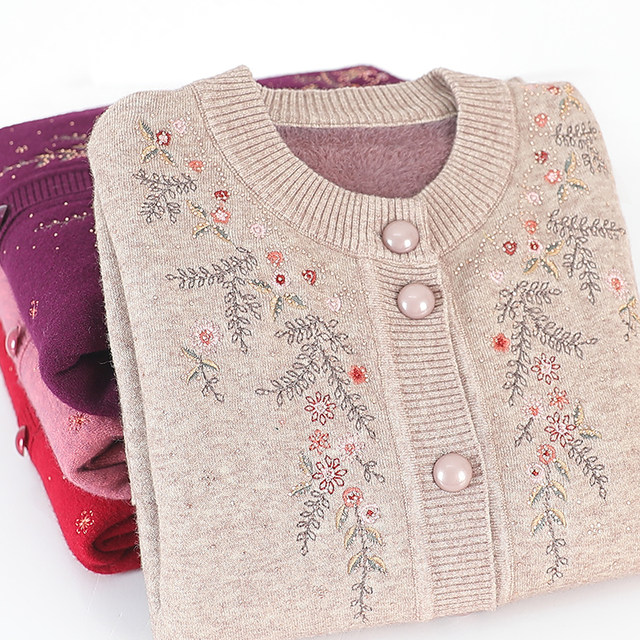 Middle-aged and elderly women's grandmother's winter clothing plus velvet and thickening mother's sweater sweater old lady's cardigan autumn and winter coat