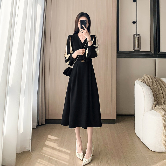 High-end French black dress for women 2025 new long-sleeved temperament waist-hugging A-line skirt spring little black skirt
