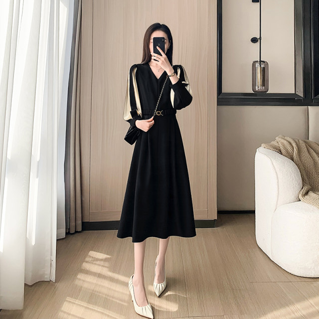 High-end French black dress for women 2025 new long-sleeved temperament waist-hugging A-line skirt spring little black skirt
