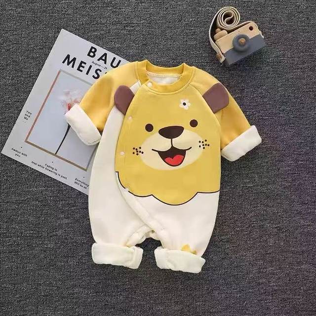 Super cute newborn baby plus velvet one-piece autumn and winter boneless warm long-sleeved parent-child family outfit