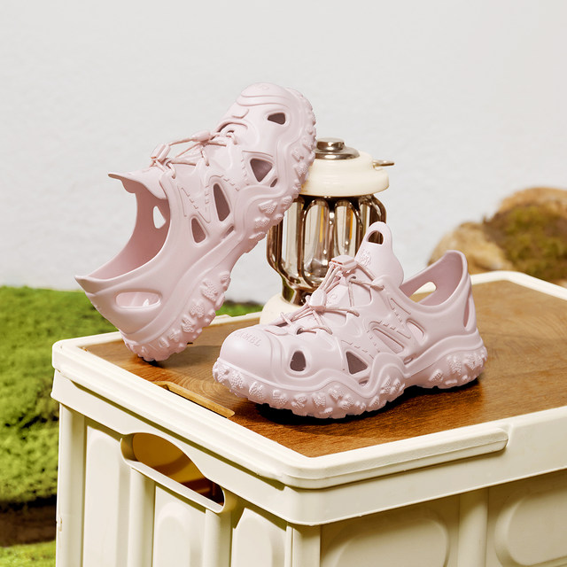 Camel sneakers 2025 spring and summer new versatile hole shoes for women thick sole heightened outdoor beach shoes casual sandals