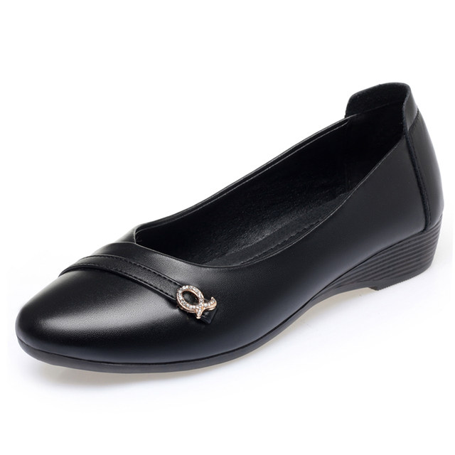 Flat-soled mom's leather shoes, genuine leather soft-soled wedge-heeled shoes, spring and autumn style, middle-aged and elderly women's shoes, large size 41-43