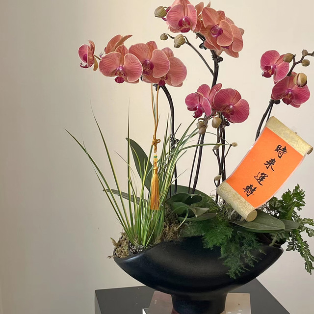 Simple modern medieval ceramics with legs creative New Year's Eve flower pots home model room sales office dining table flower utensils