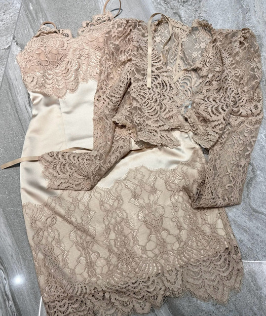 Korean-French light luxury early spring sexy dyed lace shawl satin mid-length skirt suspender set
