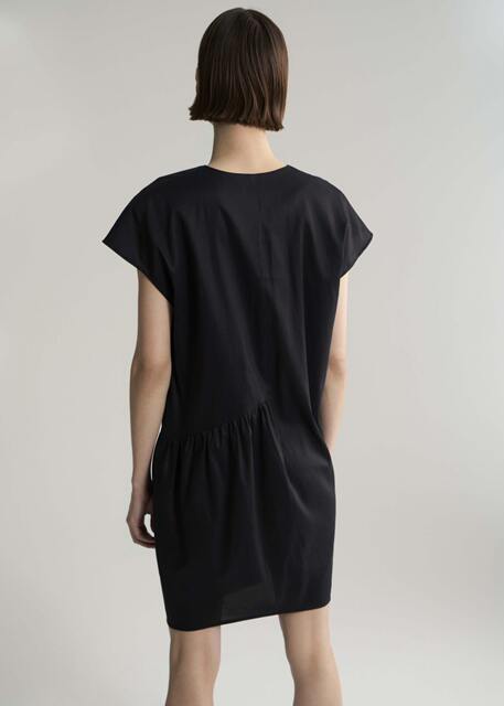 Nordic niche tot shirt skirt for women asymmetric slanted V-neck temperament slim pleated silhouette dress for women