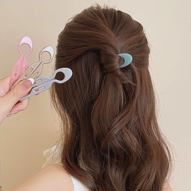 Simple little fish hairpin hair accessories for women's daily buns and heads upside down combing and hair artifact U-shaped hair combing clip