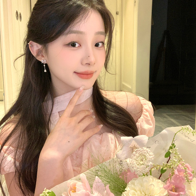 Korean flash zirconium bow water drop pendant earrings for women, light luxury and high-end earrings, unique, beautiful and beautiful earrings