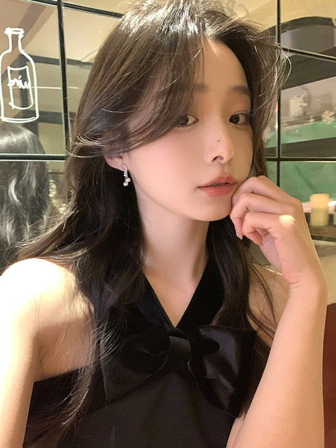 Korean style flash zirconium pearl earrings for women, light luxury and high-end earrings, unique and beautiful temperament, non-pierced ear clip earrings