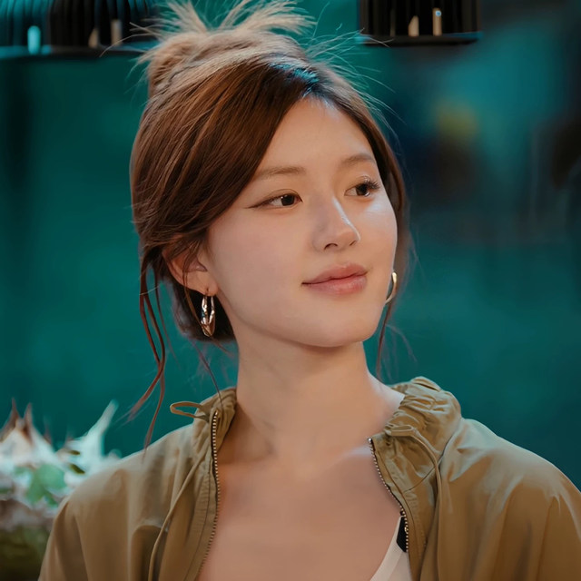 
Xu me dazzling Zhao Lusi and Xu Yan's same style silver plain large earrings for women, high-end earrings, temperament earrings and earrings