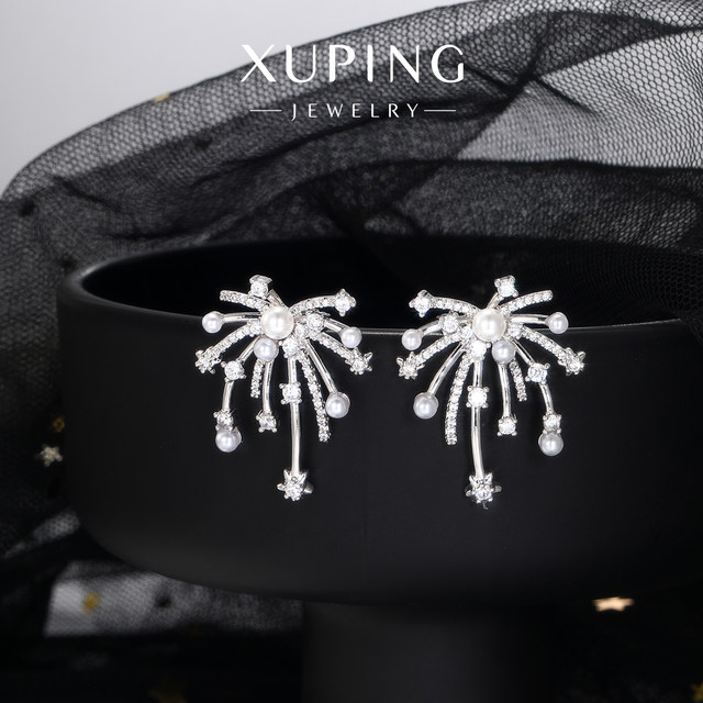 
Xuping's high-intelligence fireworks bloom, light luxury fashion design, simple ins style micro-encrusted earrings