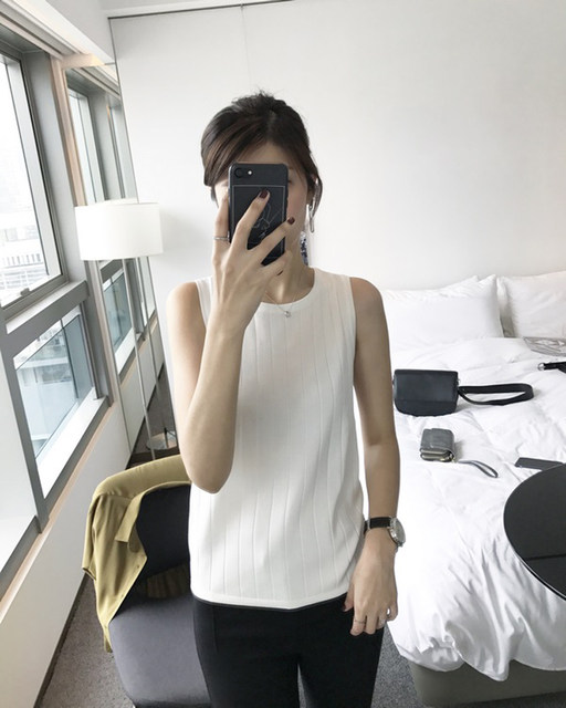 2025 summer Korean version of ice silk sleeveless knitted vest for women wearing slim fit regular student suspender inner base shirt
