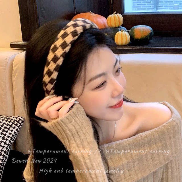 High skull top coffee color hair hoop women's autumn and winter Meirad's head hoop hair bundle high -level induction cable pressure hair card headgear
