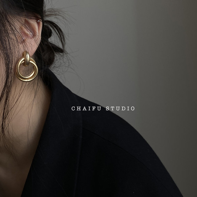 Chaifu studio /R517 INS style exaggerated baroque metal texture temperament circle earrings ear clips