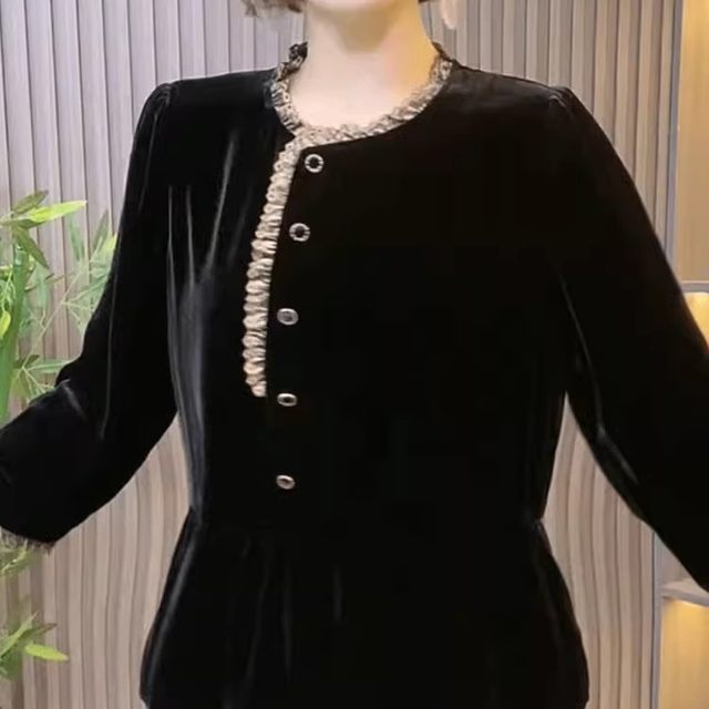 Middle-aged women's temperament retro velvet earrings top autumn fashion mother's suit large size meat cover shirt A5