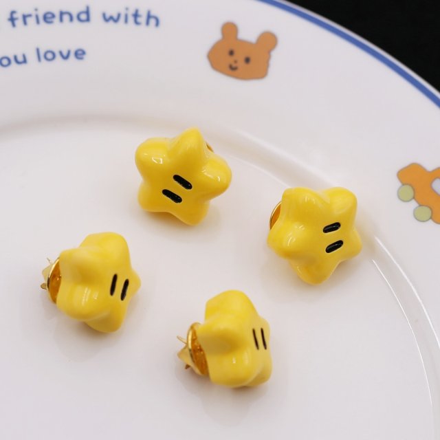 New cute cartoon star brooch student clothes bag decoration scarf pen bag accessories pendant small gift