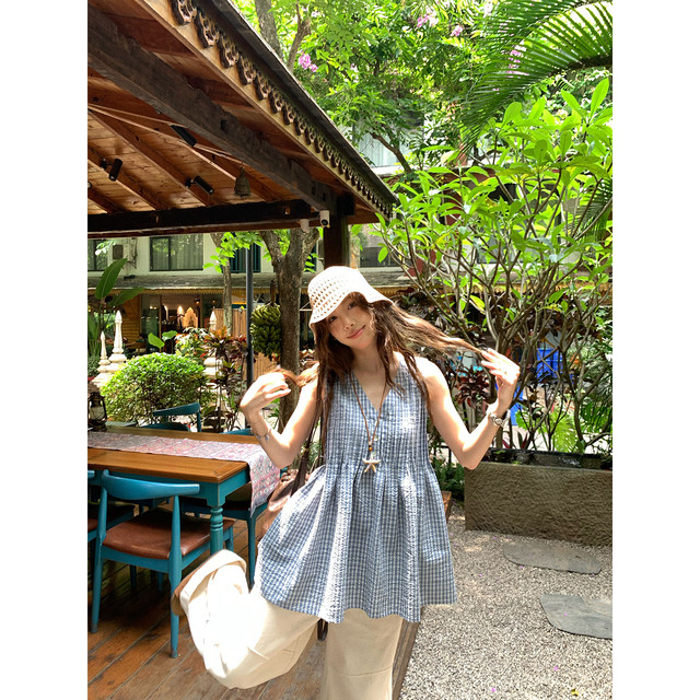 Huanghuangjia Plaid vest top 2025 summer new loose age-reducing plaid V-neck sleeveless bottoming outfit for women