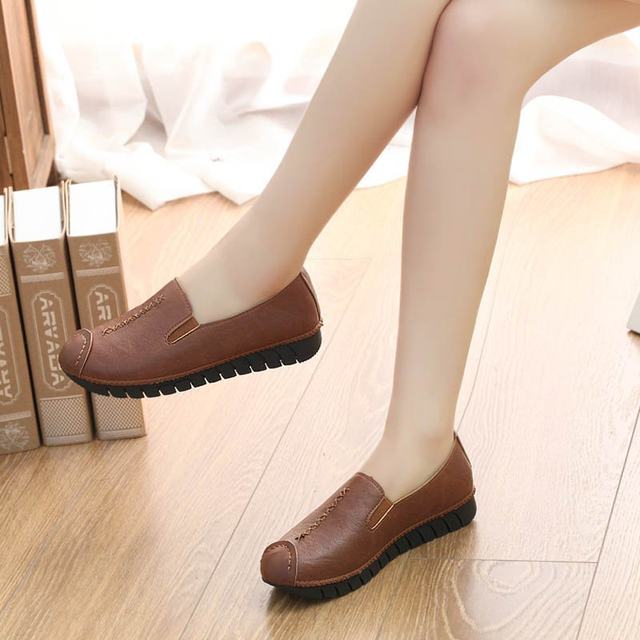Doodle shoes for women soft sole red one-foot lazy shoes flat sole large size single shoes non-slip mother shoes leather shoes loafer shoes
