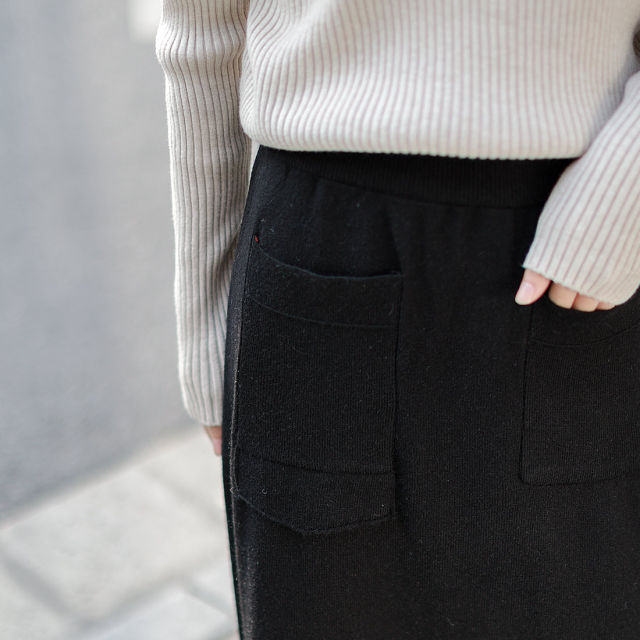 Yiye series design asymmetric pocket black slit knitted skirt for women in autumn and winter thickened Japanese retro skirt