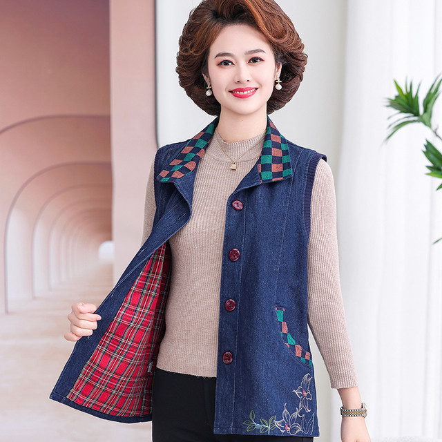 Middle -aged and elderly women's clothing spring and autumn denim vest vest jackets large loose mother Kan shoulder sleeveless shirt horses clip female
