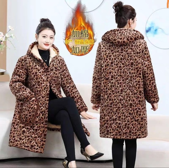 Thickened velvet and leopard print cotton clothes, home clothes, middle-aged women's clothes, new winter cotton clothes, fashionable warm blouses to protect against cold