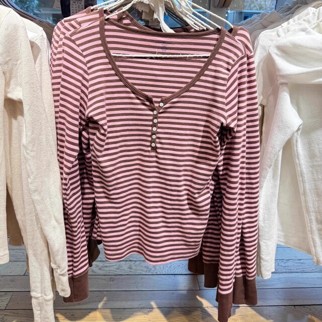 BM light pink striped long-sleeved T-shirt official website Spring and Autumn new casual versatile round neck five-button inner top for women