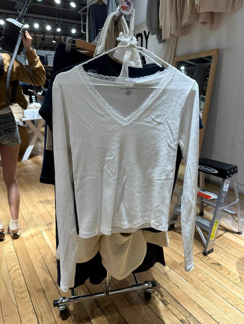 BM official website lace V -neck long sleeve T -shirt spring and autumn is full of thin casual solid colors set pure cotton white lady top