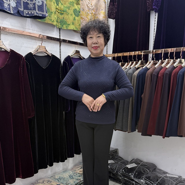 
Middle-aged mother wears a half-high neck long-sleeved T-shirt for women in autumn and winter, fashionable base shirt for women in 40-50 years old