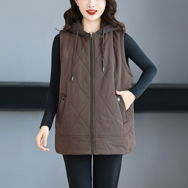 Middle-aged and elderly ladies wear cotton coats, vests, extra large size plus velvet waistcoats, fat grandmothers and mothers new winter clothes