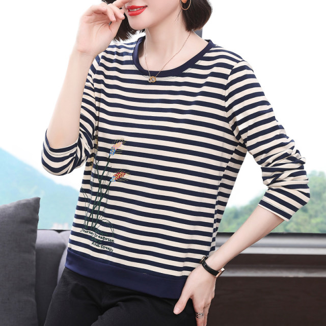 Striped long-sleeved T-shirt for women 2025 spring new autumn clothes fashionable top middle-aged and elderly mother pure cotton base shirt