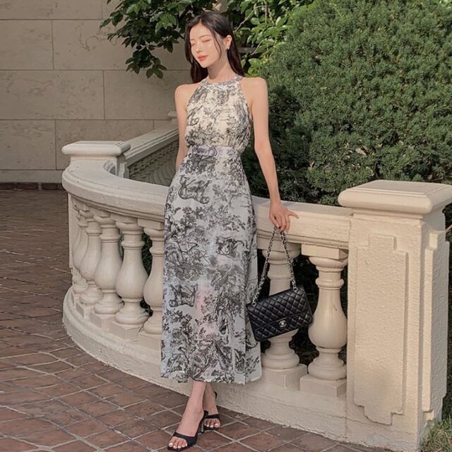 Korea's new style and artistic style of Dongdaemun ~ feminine watercolor printed bouquet waist halter neck sleeveless dress for women