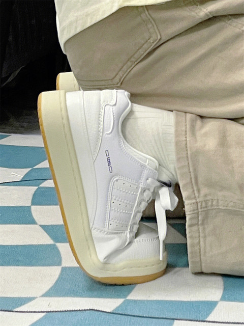 Hong Kong style casual sneakers for women ins super popular niche versatile white shoes 2025 autumn new couple sports shoes for men