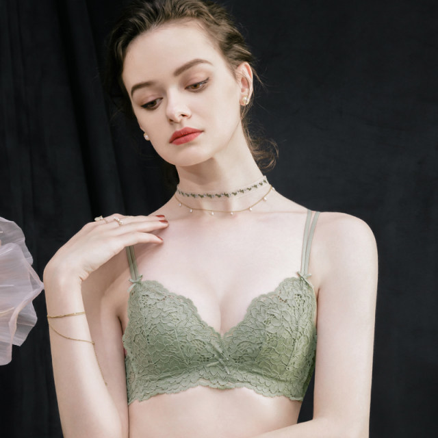 Bao Shiyan's small breasts gathered and adjusted French sexy lace bra