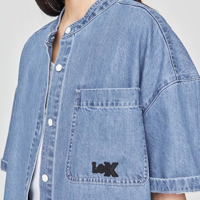 Lee25 spring and summer new loose version stand collar tentacle medium light blue women's short-sleeved denim shirt LWT009857207
