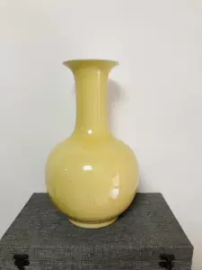 □大明永樂年製官窯黄釉堆雕雲龍紋天球瓶一対□高さ42.3cm、 直徑35cm-