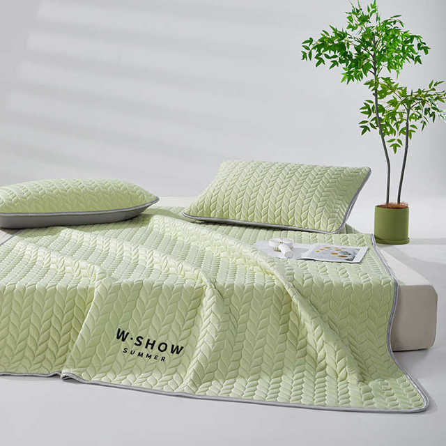 
Summer three-piece maternal and infant grade silicone mat set, machine washable ice bamboo mat, cool feeling ice silk air conditioner