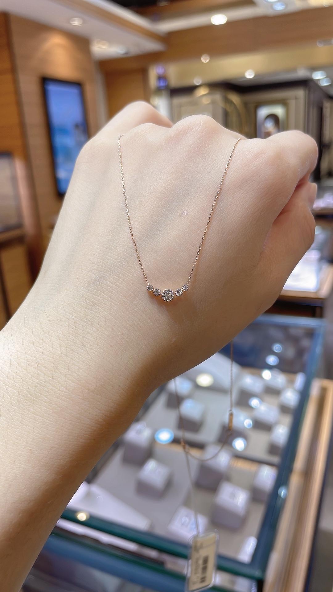 谢瑞麟 小雏菊5朵玫瑰金钻石项链