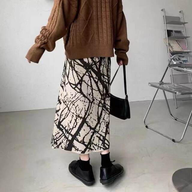 Autumn and winter retro printed knitted hip-pack skirt for women with high waist slim casual temperament versatile mid-length A-skirt
