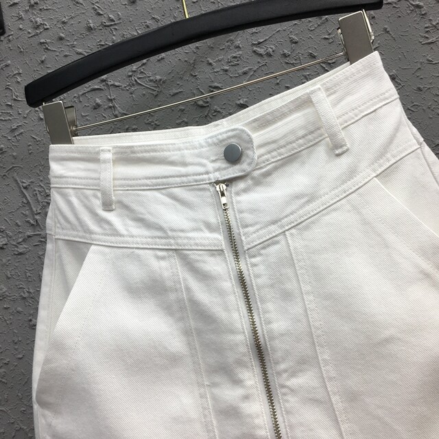 
Anti-exposure white zipper denim skirt for women in spring and summer 2021 new high-waisted slim big pocket hip skirt