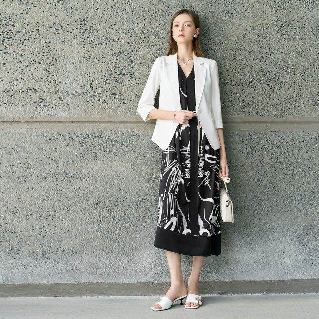 Color black and white printed sleeveless dress 2025 early autumn new elegant mid-length V-neck skirt for women