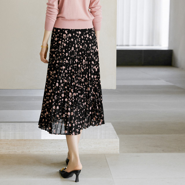 Black floral skirt for women in autumn 2025 new commuting versatile loose big swaying and slimming A-line long skirt