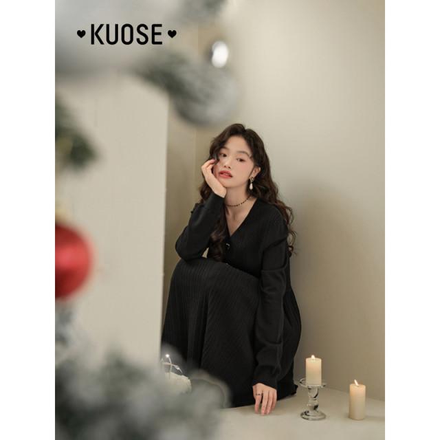 Wide -colored black knitted long -sleeved dress long skirt female 2024 autumn and winter new bottom bottom with sweater skirt