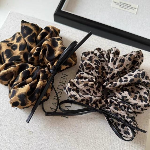 
Autumn and winter new leopard print bow hair tie, temperament and versatile atmosphere, ponytail hair rope ball scalp hair accessories